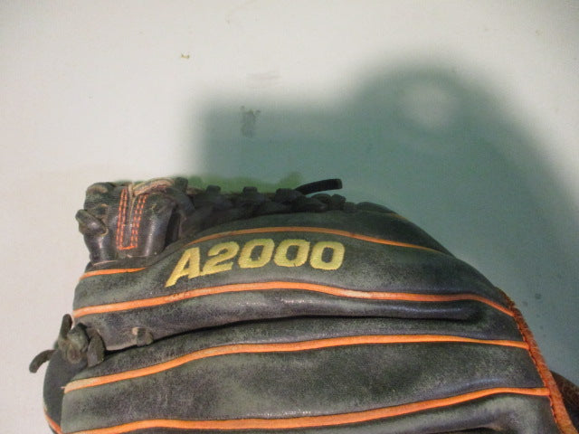 Load image into Gallery viewer, Used Wilson A2000 11.25&quot; Glove - RHT
