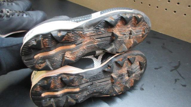 Load image into Gallery viewer, Used Mizuno Wave Lightrevo TPU Low Baseball Cleats - Size 6.5
