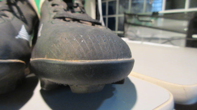 Load image into Gallery viewer, Used Mizuno Youth Wave Lightrevo TPU 4.5Y Softball Cleats
