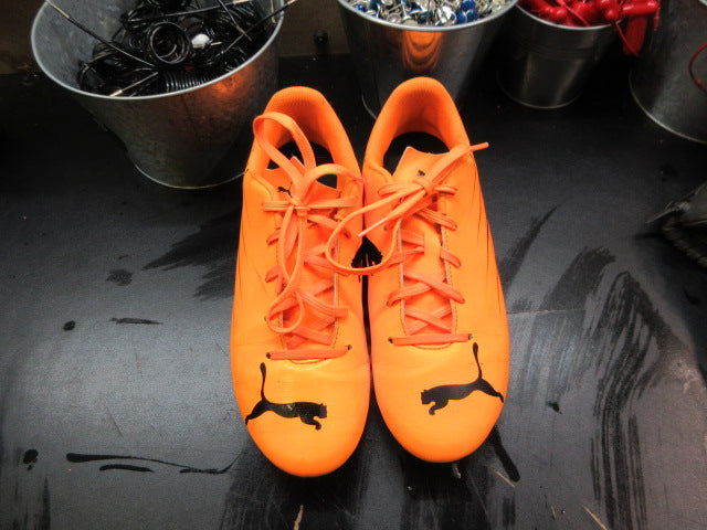 Load image into Gallery viewer, Used Puma Attacanto II Soccer Cleats - Size 5.5
