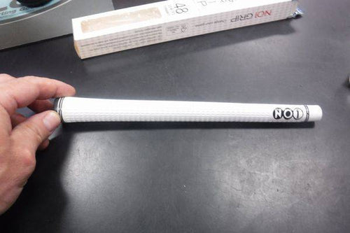 NEW WHITE and Black  NO1 GOLF GRIP SERIES 48