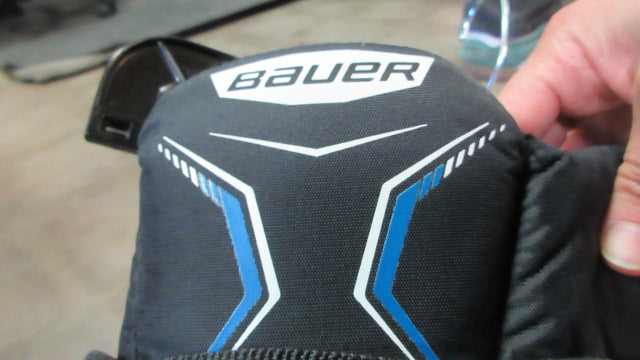 Load image into Gallery viewer, Used Bauer Youth Medium Breezers (Some Wear)
