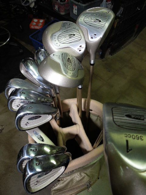 Load image into Gallery viewer, Used Tech Edge Complete Ladies 12pc Right Hand Golf Club Set with Carry Bag
