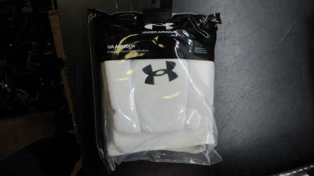 Load image into Gallery viewer, Under Armour UA Strive Volleyball Knee Pads - Size Large
