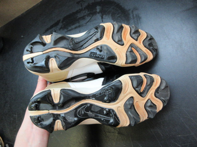 Load image into Gallery viewer, Used Jordan 1 Low Little/Big Kids Cleats - Size Youth 5.5
