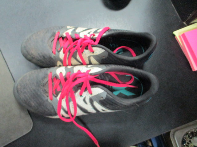 Load image into Gallery viewer, Used Adidas Soccer Shoes Size 3
