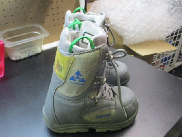 Load image into Gallery viewer, Used Burton Progession Kids Snowboard Boots Size 3
