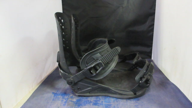 Load image into Gallery viewer, Used Strata Union Snowboard Bindings Adult Size Large - wear

