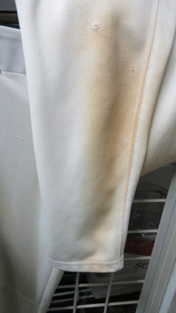 Load image into Gallery viewer, Used Under Armour Open Bottom Pants Youth Size Large - wear &amp; stains
