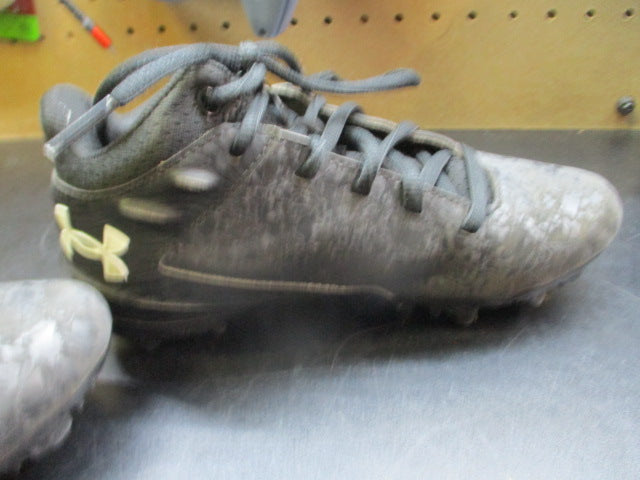 Load image into Gallery viewer, Used Under Armour Blur Smoke Football Cleats - Size Youth 1.5
