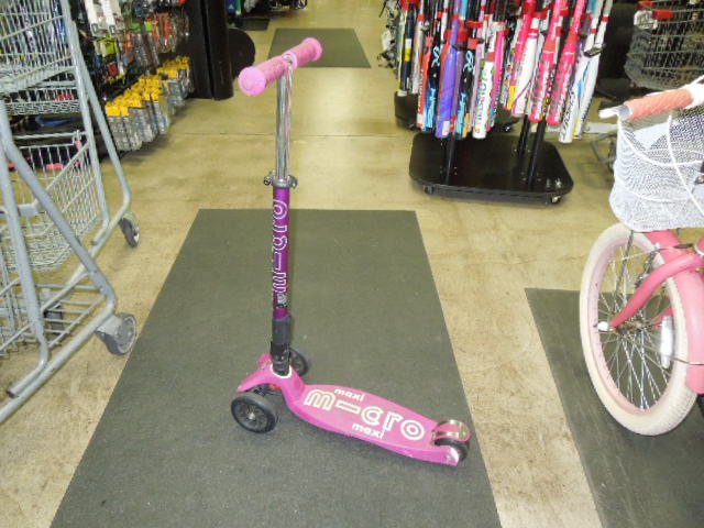 Load image into Gallery viewer, Used Micro Maxi Fold Up Scooter in Purple
