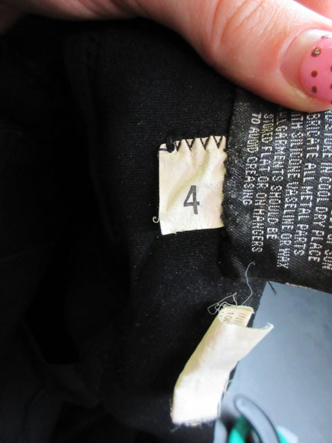 Load image into Gallery viewer, Used Wet Tech Shorty Youth Wetsuit - Size 4
