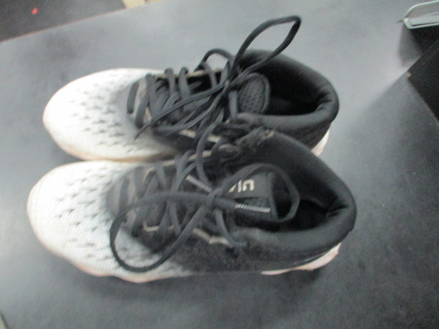 Load image into Gallery viewer, Used Under Armour Size 4.5 Football Cleats
