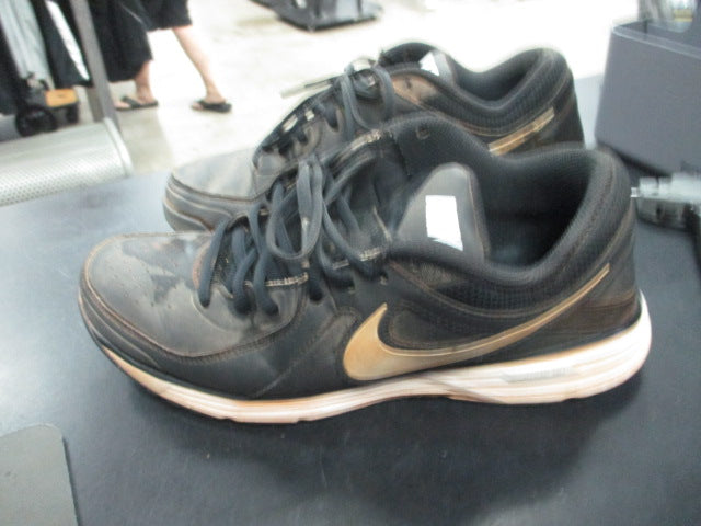 Load image into Gallery viewer, Used Nike MVP Pregame Turf Size 8.5
