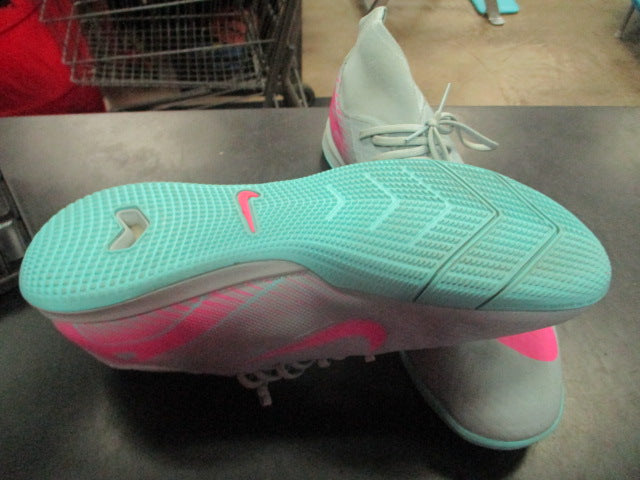 Load image into Gallery viewer, Used Nike AirZoom Indoor Soccer Shoes Size 10
