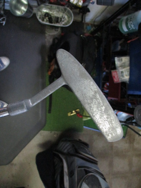 Used MacGregor Right Hand Blade Putter