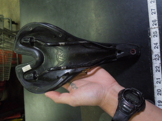 Load image into Gallery viewer, Used with Small Damage Bontrager Race Series Bike Saddle
