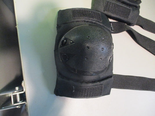 Used Skate Knee Pads Size Medium