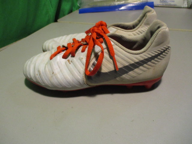 Load image into Gallery viewer, Used Nike Tiempo Size Youth 4.5 Soccer Cleats
