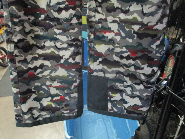 Load image into Gallery viewer, Used Arctix 5k Camo Size Womens XL Snow PANTS
