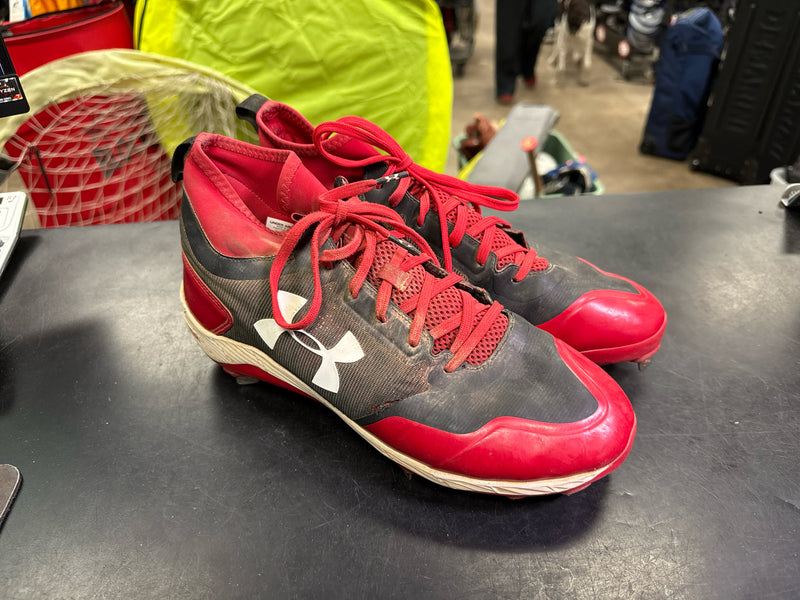 Load image into Gallery viewer, Used Under Armour Heater Metal Baseball Cleat Size 10
