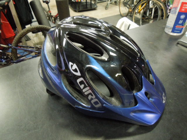 Load image into Gallery viewer, Used Giro Xen Bicyle Helmet Size Medium
