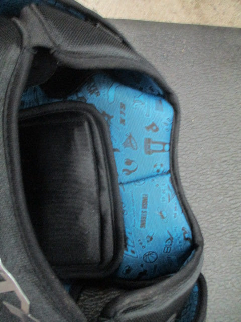 Load image into Gallery viewer, Used STX K18 Size Small Lacrosse Shoulder Pads
