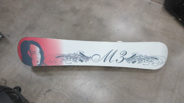 Load image into Gallery viewer, Used M3 Bedroom Eyes 153cm Snowboard W/ Lamar Bindings - DECK HAS WEAR
