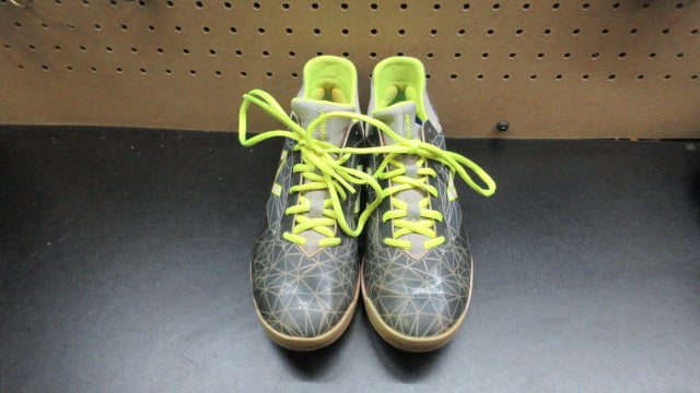 Load image into Gallery viewer, Used New Balance Cleats - Size 5
