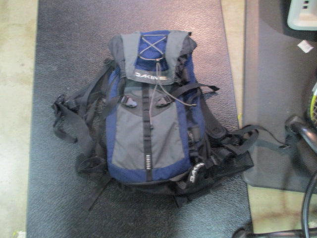 Load image into Gallery viewer, Used Dankine Poacher Camping/Hiking Backpack
