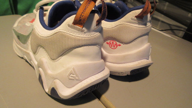 Load image into Gallery viewer, Used Nike Giannis Immortality 2 Athletic Youth 6.5 Baskball Shoes
