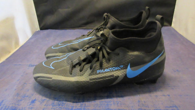 Load image into Gallery viewer, Used Nike Phantom Soccer Cleats Youth Size 5.5
