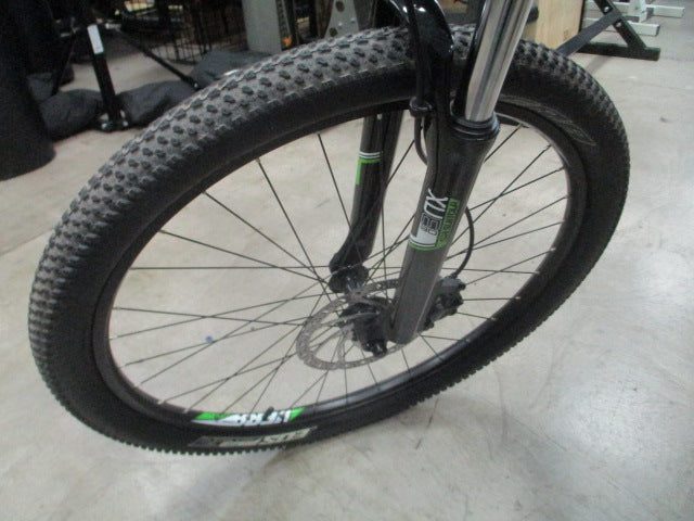 Load image into Gallery viewer, Used Fuji One .5 27 Speed 27.5&quot; Mountain Bike
