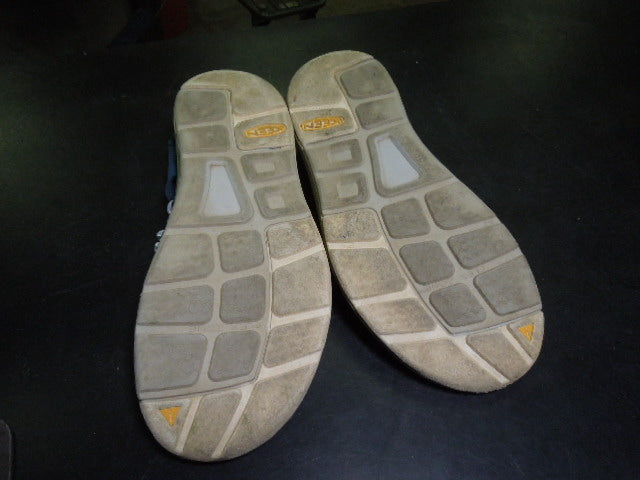 Load image into Gallery viewer, Used KEEN Uneek Sandals Size 9
