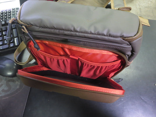 Used Simms Headwaters Fly Fishing Chest Pack with Hydration Bladder Pocket