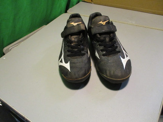 Used Mizuno Size 4 Cleats