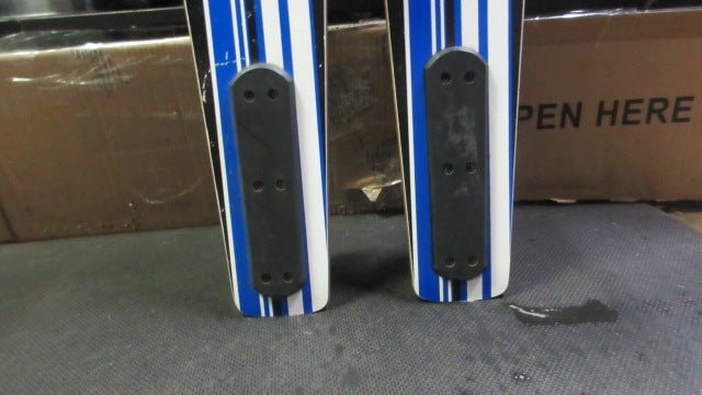 Load image into Gallery viewer, Used Competition Zone 66"  Water Skis
