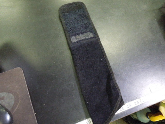 Load image into Gallery viewer, Used Under Armour Hand Towel via Velcro Loop
