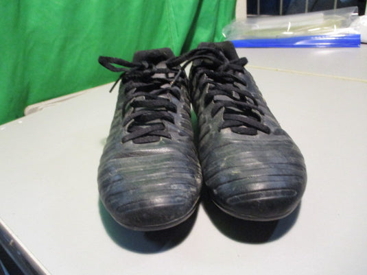 Used Nike Tiempo Size Youth 5 Soccer Cleats
