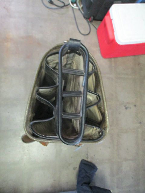 Load image into Gallery viewer, Used Vintage Atlantic Leather Golf Cart Bag - broken zippers

