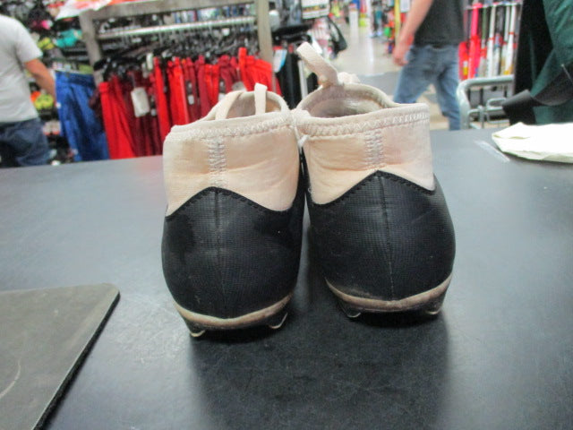 Load image into Gallery viewer, Used Adidas Predator Size 3.5 Soccer Cleats
