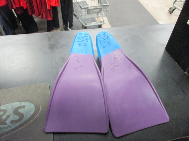 Load image into Gallery viewer, Used Dolfin Size C11 - 1 (30-33) Swim Fins
