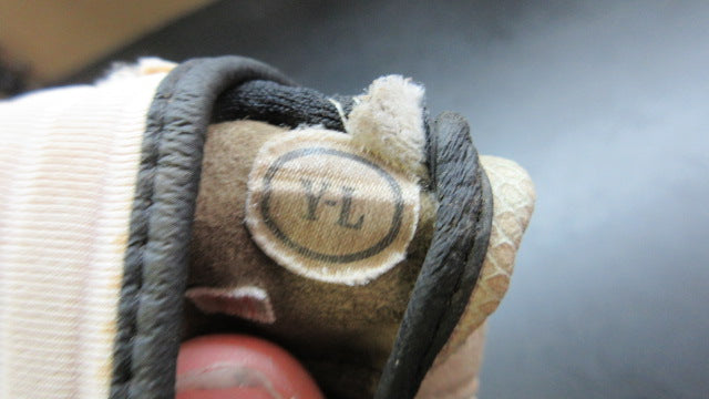 Load image into Gallery viewer, Used Easton VRS Batting Glove - RH - QT1 - Youth Large
