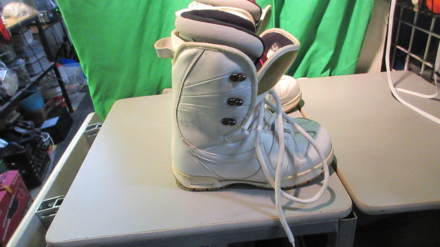Load image into Gallery viewer, Used Vans Impression Size Womens 8 Snowboard Boots
