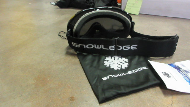 Load image into Gallery viewer, New Snowlodge Glacier Ski Goggles - Gloss Black/Grey
