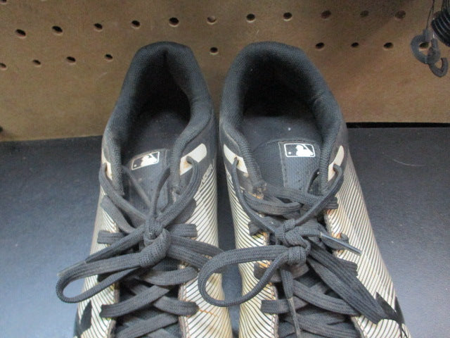 Load image into Gallery viewer, Used Under Armour Men's Leadoff Low RM Baseball Cleats - Size Youth 6
