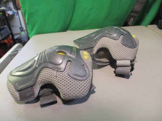 Used Salomon Gel Size Youth Large Skating Knee Pads