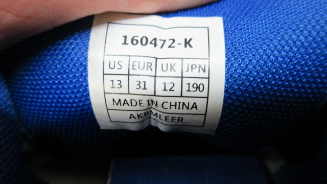 Load image into Gallery viewer, Used Dream Pairs Soccer Cleats - Size Youth 13
