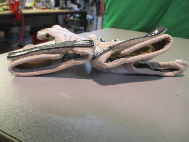 Load image into Gallery viewer, Used Adidas SL7 Size Youth Medium Football Gloves
