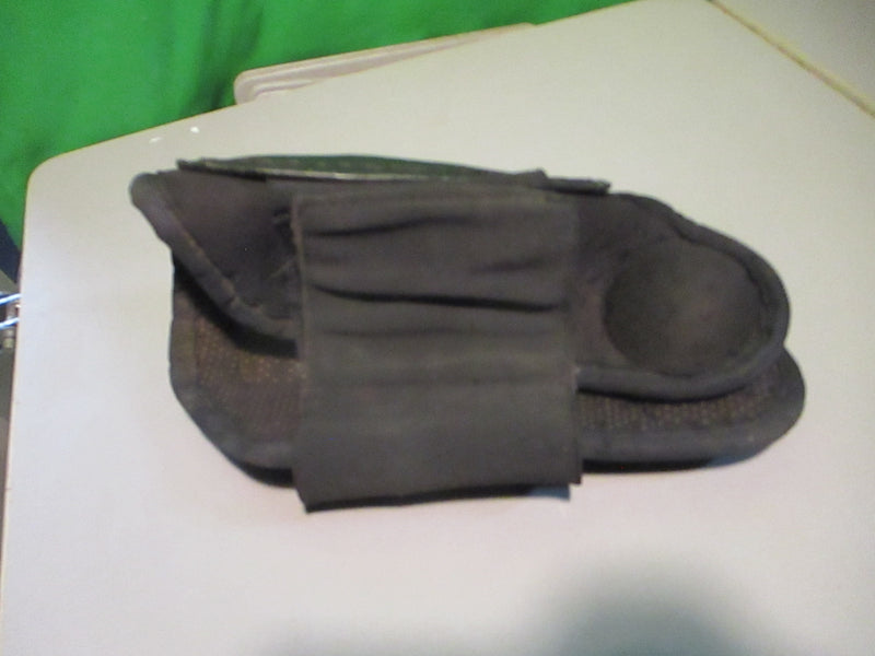 Load image into Gallery viewer, Used Easton Baseball Batter Shin Guard
